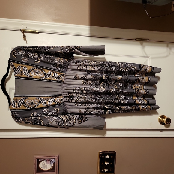 Dress - Picture 2 of 2